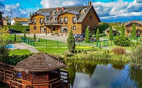 Dworek Tucholski Bed & Breakfast 3*